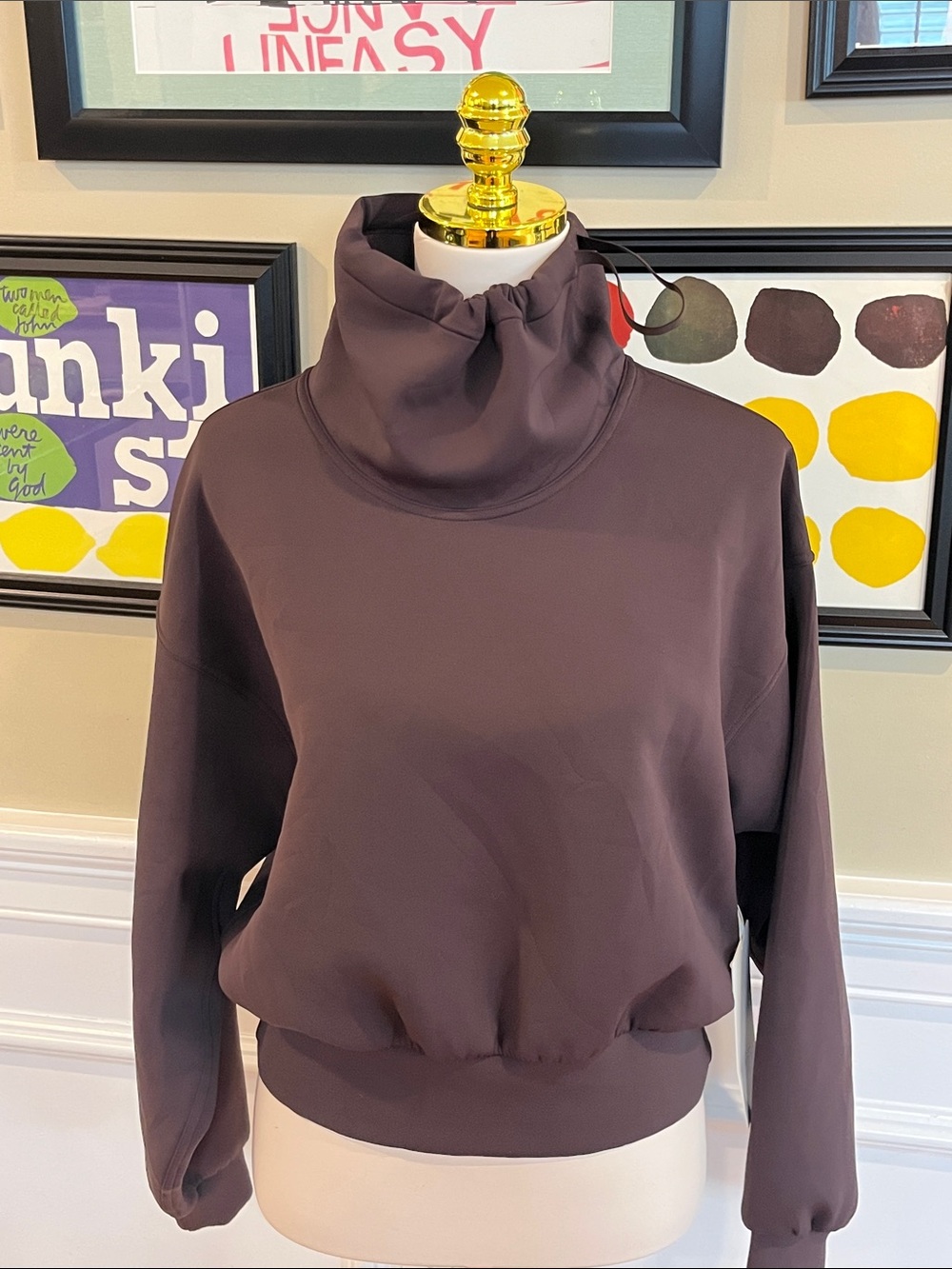 Lululemon Full Flourish Pullover in Expresso - Picture 6 of 11
